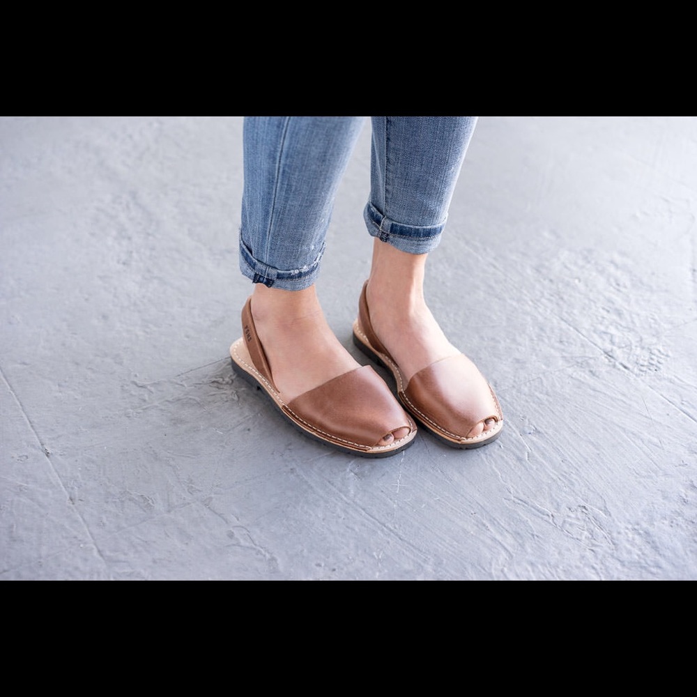 PONS avarcas leather flats in brown size 8